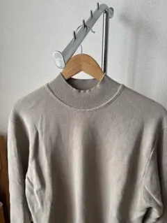 ADAM ET ROPÉ ベージュ モックネックミラノリブニット