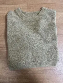 ベージュ ニットセーター クルーネック