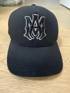 AMIRIブラックトラッカーキャップ