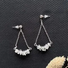 ☆ムーンストーンと水晶の大ぶりピアス☆天然石！ハンドメイド no.61