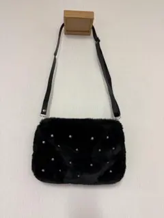 黒いファーショルダーバッグ パール装飾付き　2wey 巾着付き‼️