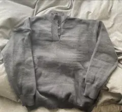 yolo ボタン付きグレーセーター