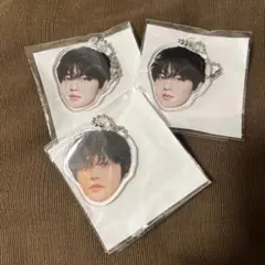 treasure ドヨンのキーホルダー 3個セット