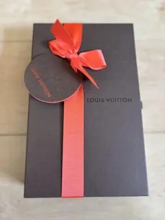 LOUIS VUITTON ギフトボックス リボン付き