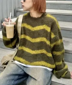 オリーブグリーン・イエローのジグザグニット