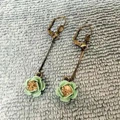 ミハエルネグリン 花モチーフ ピアス 両耳用