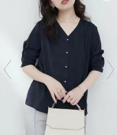 パール釦Ｖネック5分袖ブラウス⭐︎ネイビー