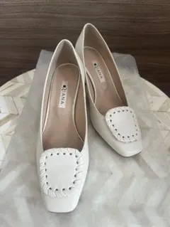 【美品】DIANA ホワイト スクエアトゥパンプス　レザー　23.5