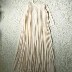 BIRTHDAY BASH クルーネックロングプリーツドレス ロングベージュ M