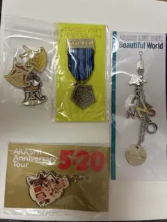 We are ARASHI キーホルダー 金 銀. 2個セット - メルカリ