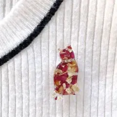 ハンドメイド レジン 猫 ブローチ 薔薇 水晶 ゴールド 赤 クリスマス