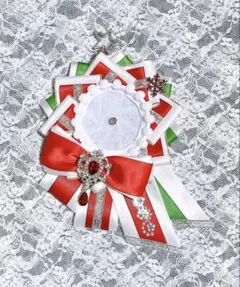 痛ロゼット　赤　緑　白　クリスマス