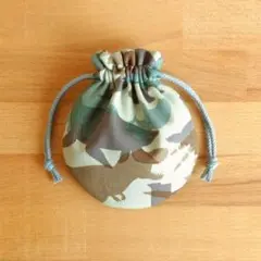 豆巾着　カモフラダイナソー（グリーン）　まんまる巾着　お守り袋　ミニ巾着　迷彩柄