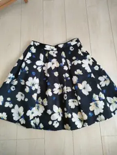 ペイトンプレイス　ひざ丈スカート　Mサイズ　花柄