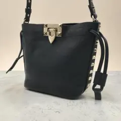 【美品】VALENTINO ロックスタッズ ショルダーバッグ レザー ブラックのサムネイル