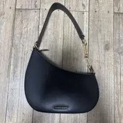 CHARLES & KEITH アシメトリカルショルダーバッグ　ブラックのサムネイル