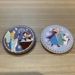 ディズニー　刺繍缶バッジ　2個セット　ピノキオ　アナと雪の女王