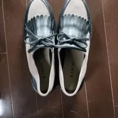 KISCO フリンジ ローファー 24.5cm バイカラーのサムネイル