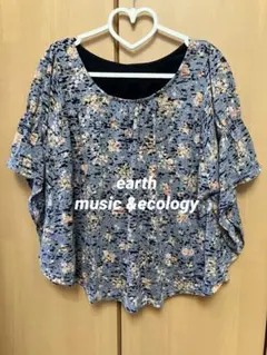earth music&ecology 花柄半袖トップス ネイビーのサムネイル