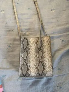シルバー ヘビ柄 ショルダーバッグ