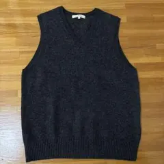 UNIQLO ウール100% ダークグレー Vネック ベスト