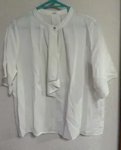 値下げ中 ホワイト ボウタイブラウス オフィスカジュアル