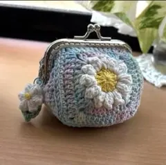 ハンドメイド　かぎ編みがま口ポーチ　ミニ財布　小銭入れ　グラニースクエア