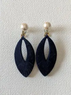 【値下げ】petite robe noire　 オープンシェイプ イヤリングのサムネイル