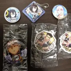 鬼滅の刃　アクリルキーホルダー、缶バッチ セット