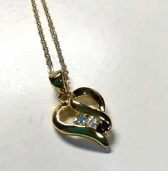 ハート型のネックレス 　シンプルなゴールドカラー