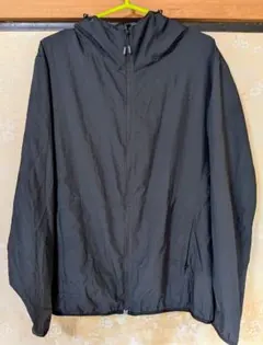 (大人気ユニクロ)軽量フード付き黒ナイロンジャケット