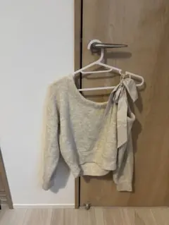 【tity&co】リボン付きワンショルベージュニットセーター