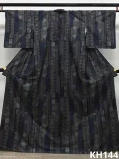 九マルキ 恵積五郎 大島紬 総絣 藍泥絣入 鳥 正絹 躾糸付き KH144のサムネイル