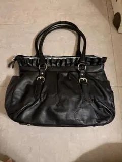 ブラックハンドバッグ