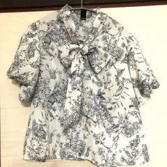 FRIFUL 可愛いいボウタイブラウス 半袖 花柄 M 美品のサムネイル