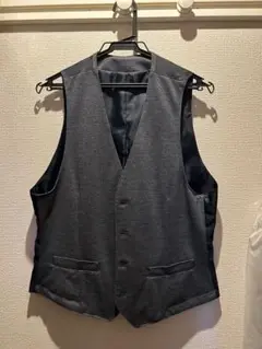 グレー ノースリーブ ベスト