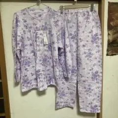 新品。レディース婦人日本製紫色の花柄長袖パジャマLP