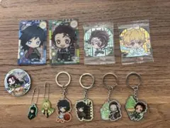 鬼滅の刃 キーホルダー、缶バッジ、カード、シールセット