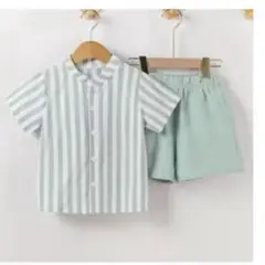 緑と白のストライプ シャツとショートパンツセット