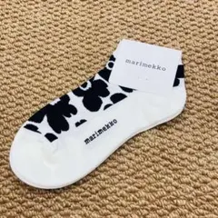 marimekko アンクルソックス 花柄 ホワイト ブラックのサムネイル