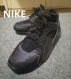 NIKEブラックスニーカー AIR HUARACHE２５