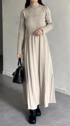 【美品】Thevon. ハイネックビスチェ切替　ニットワンピース　ベージュ