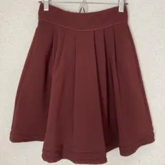 エブリンevelyn エンジ色スカート