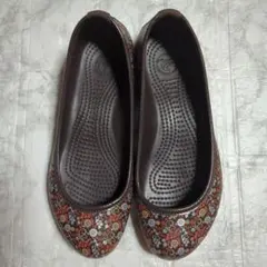 クロックス フラットシューズ パンプス 花柄 ブラウン W6 crocsのサムネイル
