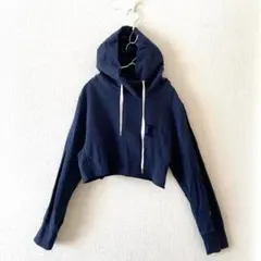 ☆【チャンピオン】パーカー ショート丈 刺繍ロゴ フード有 長袖裾カットオフ M