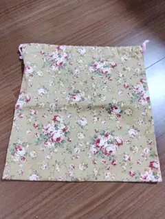 【未使用 最安値】ハンドメイド 花柄巾着袋 ベージュ 約30cm