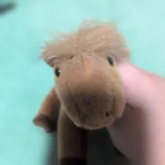 茶色い馬のぬいぐるみ