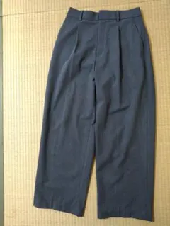 ユニクロ　タックワイドパンツ　グレー　Mサイズ
