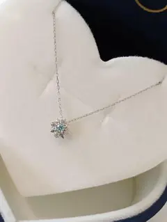 カナル4℃☆K10WG☆雪の結晶☆アイスブルーカラーネックレス☆保証書付きのサムネイル