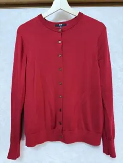 ユニクロ メリノクルーネックカーディガン 赤